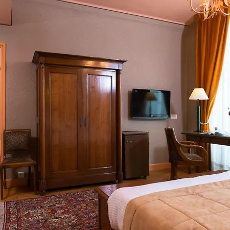 Du Palais Bourbon 3* Parigi