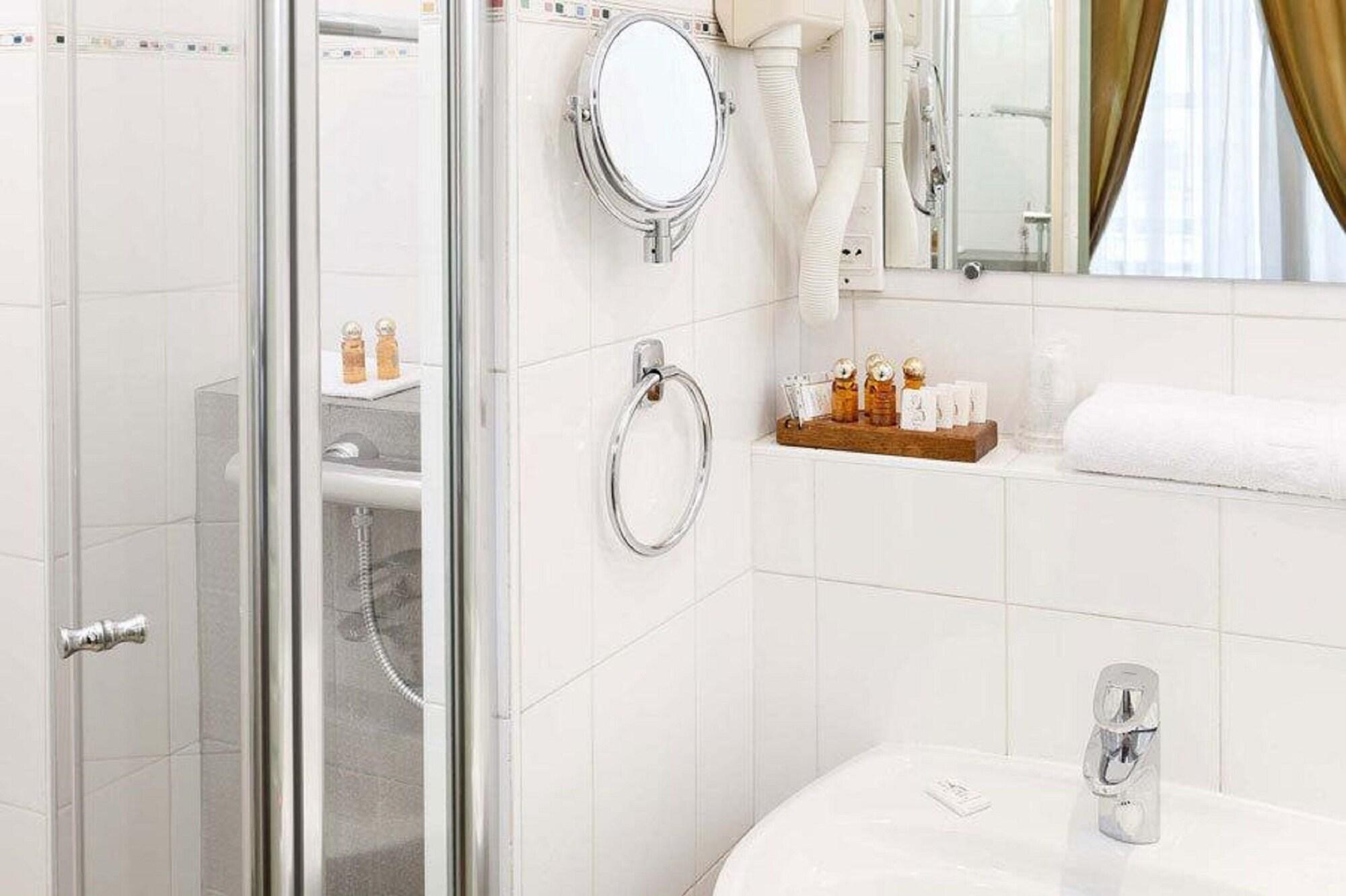 Du Palais Bourbon 3*