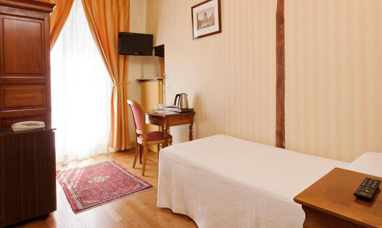 Du Palais Bourbon Hotel